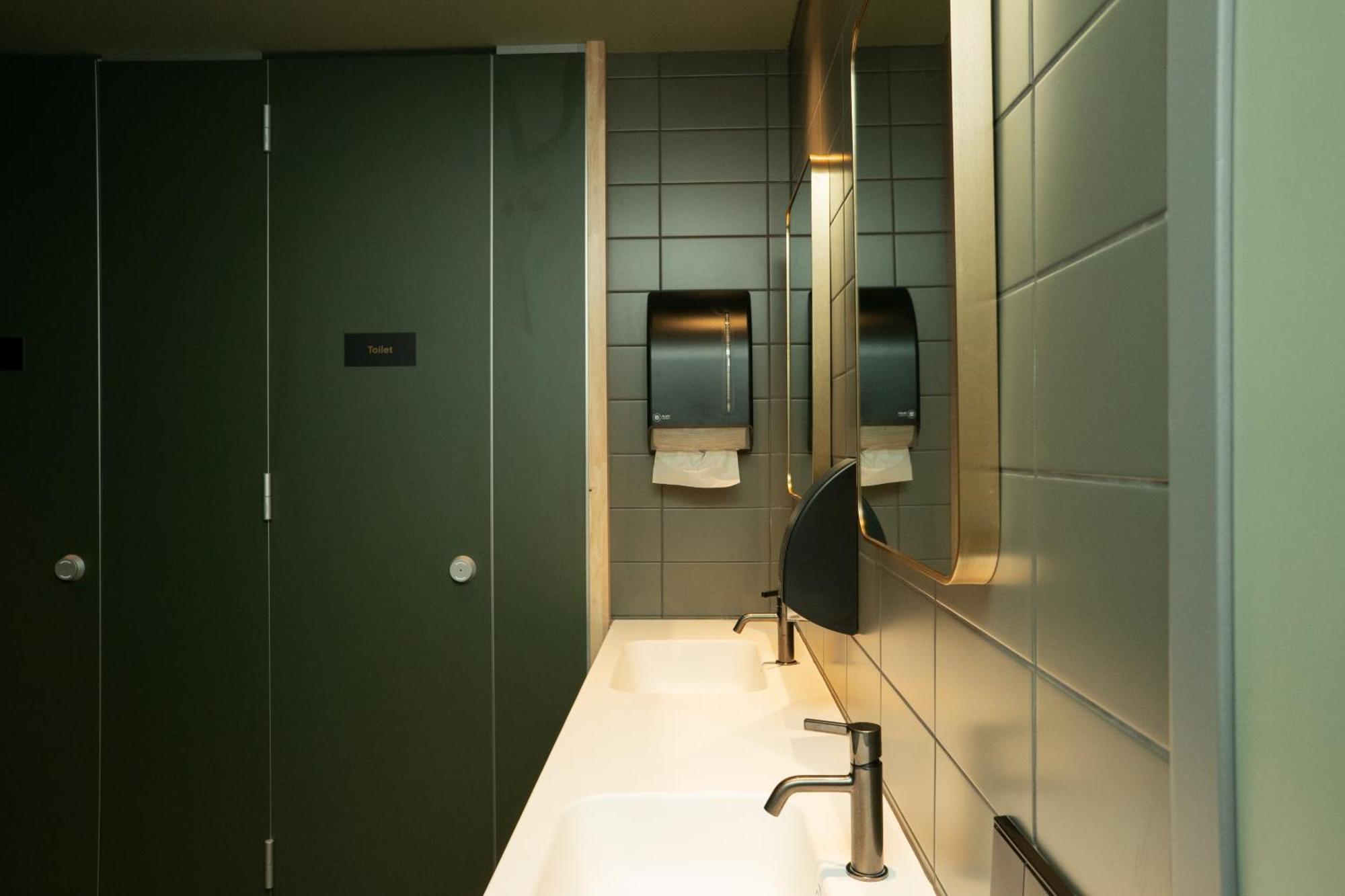 The Elephant Hostel Amsterdam Exterior photo