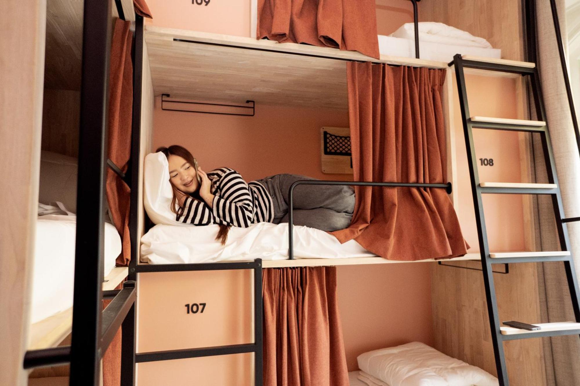 The Elephant Hostel Amsterdam Exterior photo