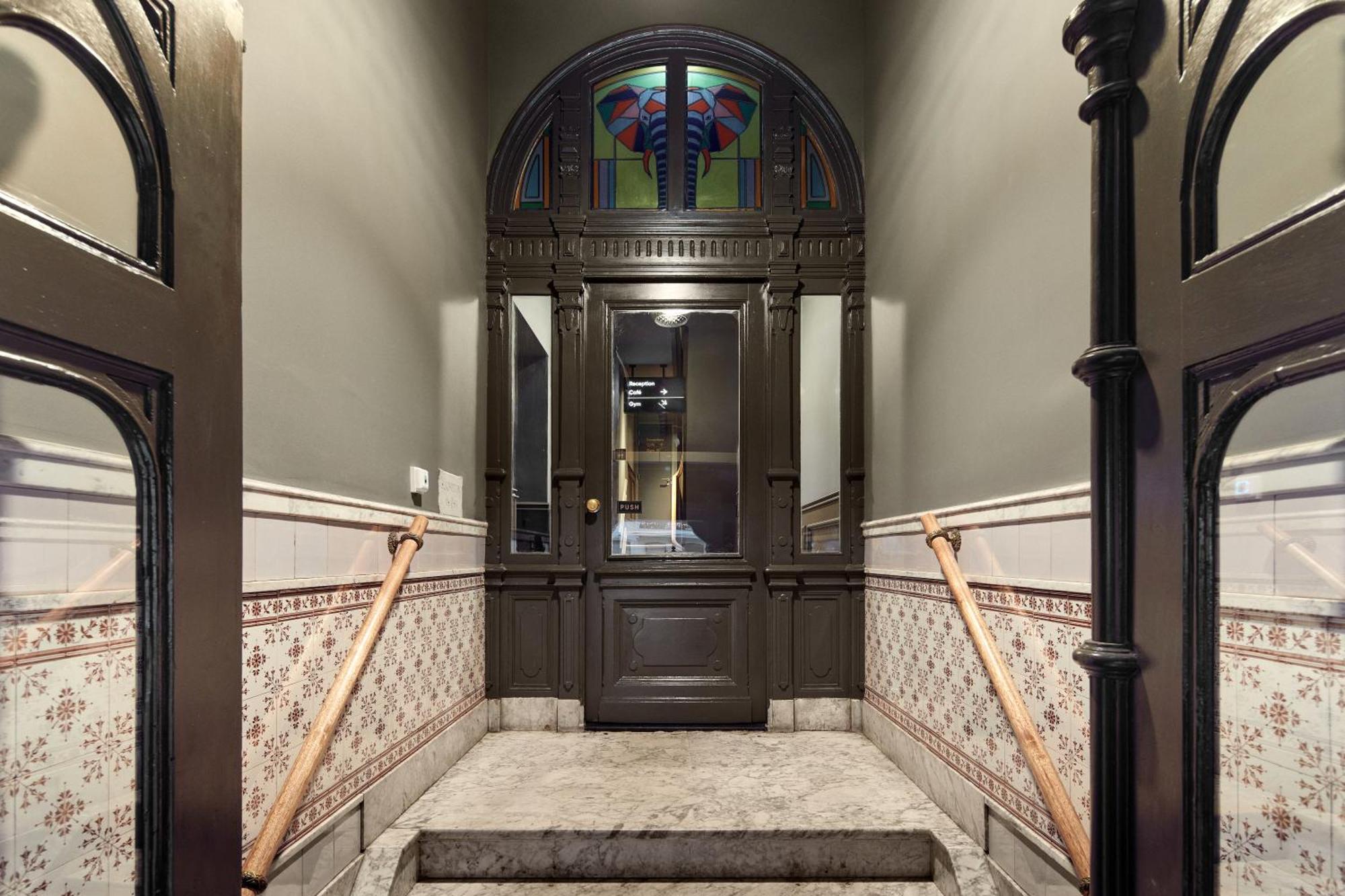 The Elephant Hostel Amsterdam Exterior photo