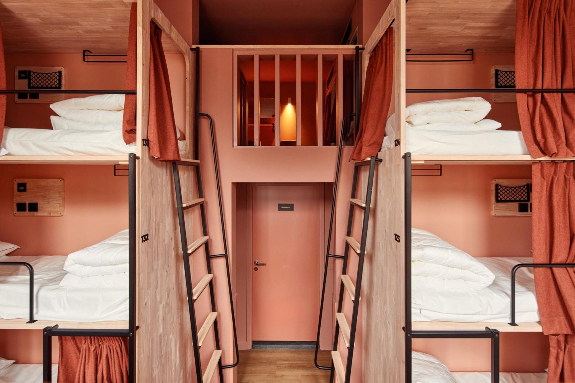 The Elephant Hostel Amsterdam Exterior photo