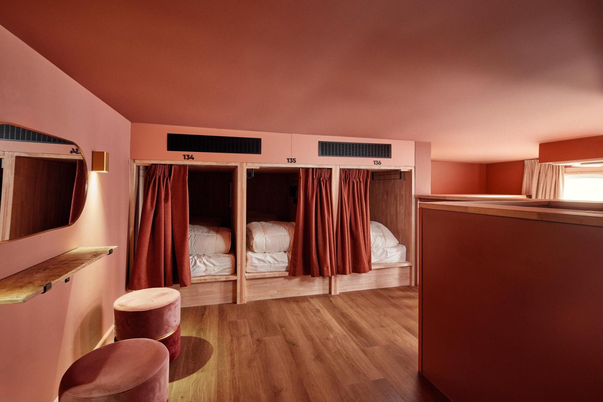 The Elephant Hostel Amsterdam Exterior photo